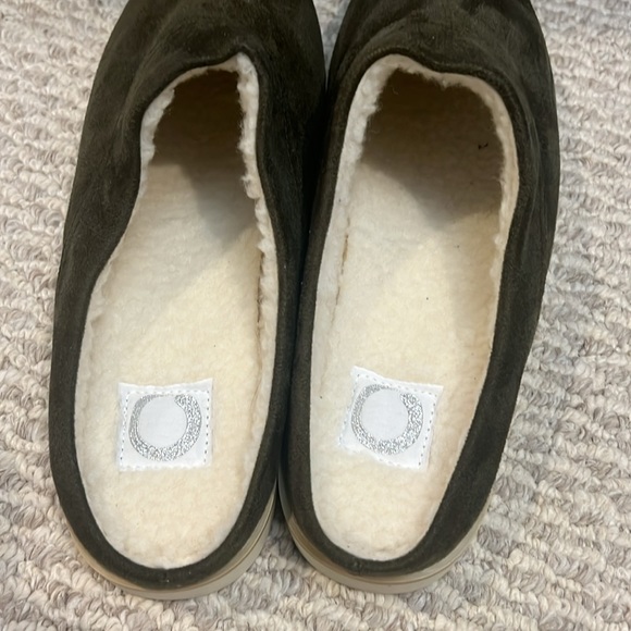 journee collection sabine green slipper - Picture 2 of 3
